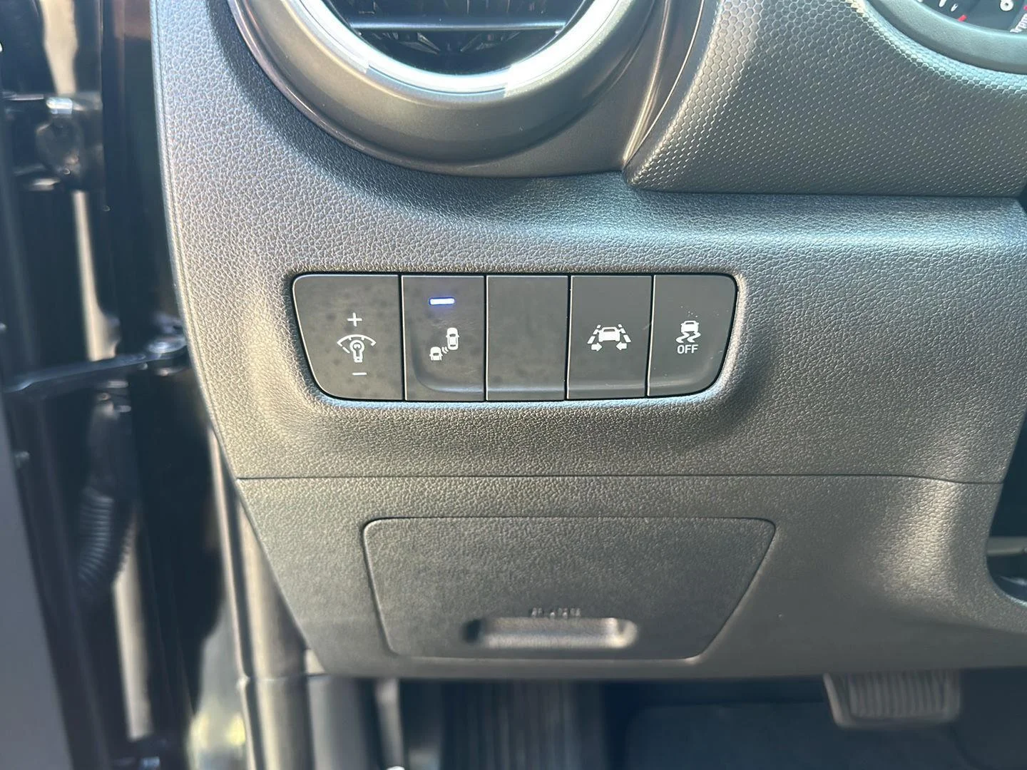 Used 2020 Ultra Black Hyundai Limited image 24