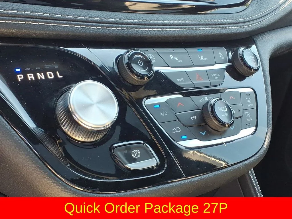 Used 2025 White Chrysler Limited image 11
