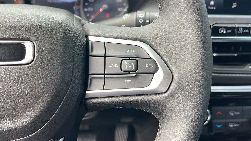 Used 2026 White Jeep Latitude image 29