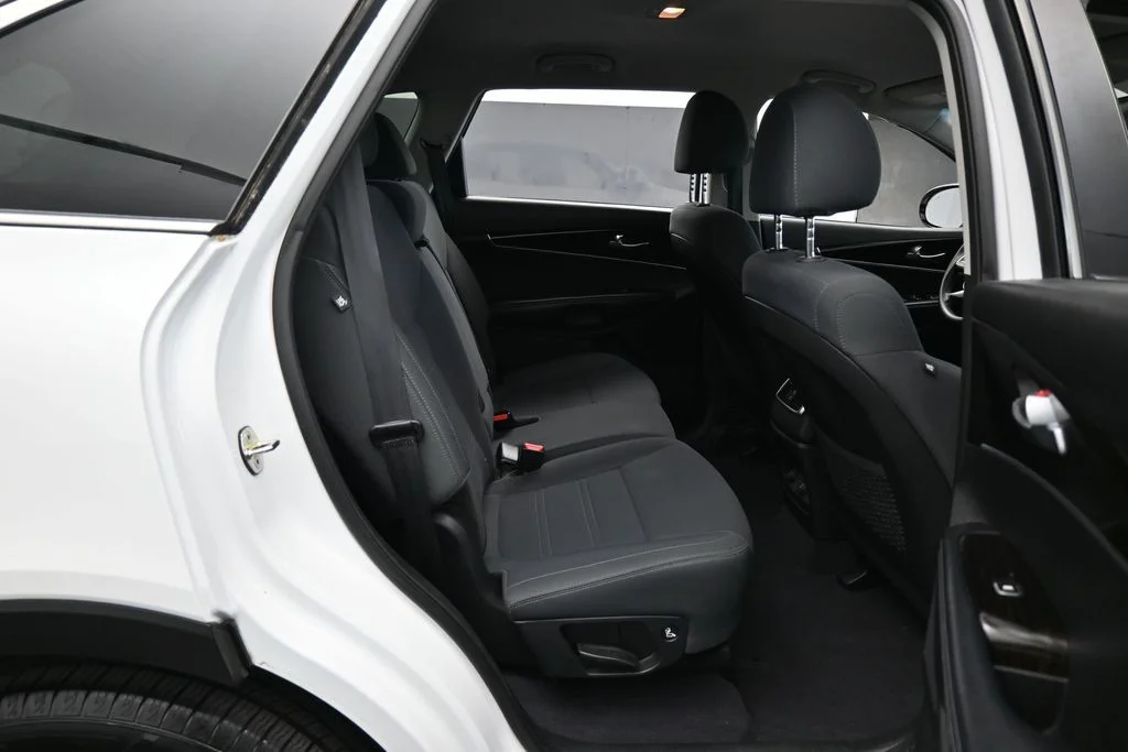 Used 2020 Snow White Pearl Kia LX image 32