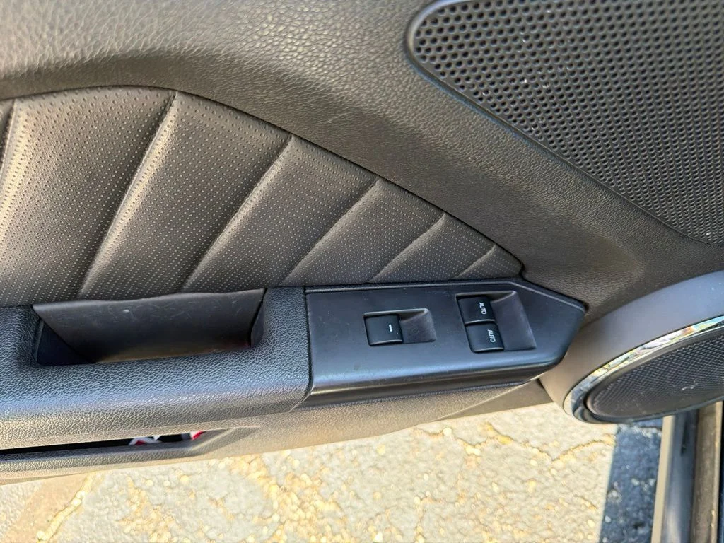 Used 2012 Black Ford V6 Premium image 13