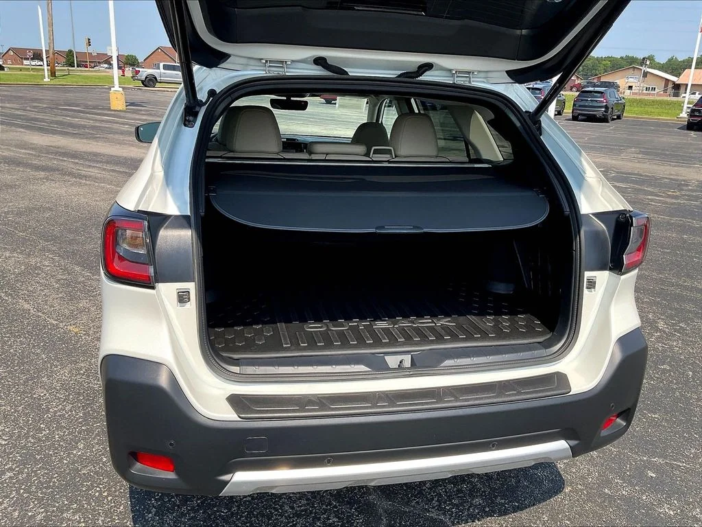 Used 2025 Crystal White Pearl Subaru Limited image 17