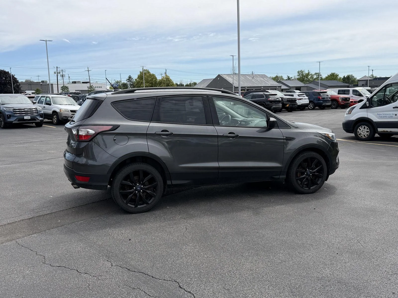 Used 2018 Magnetic Ford SE image 4