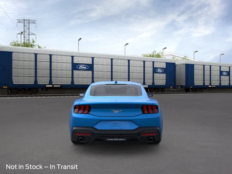 Nova imagem do Ford EcoBoost® Fastback 2026 em azul metálico Grabber 5