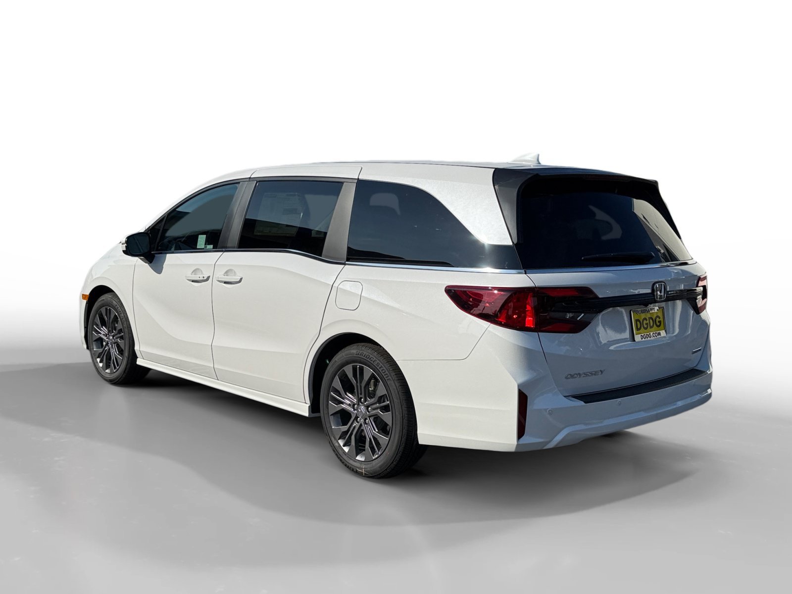 New 2026 Platinum White Pearl Honda Touring image 3