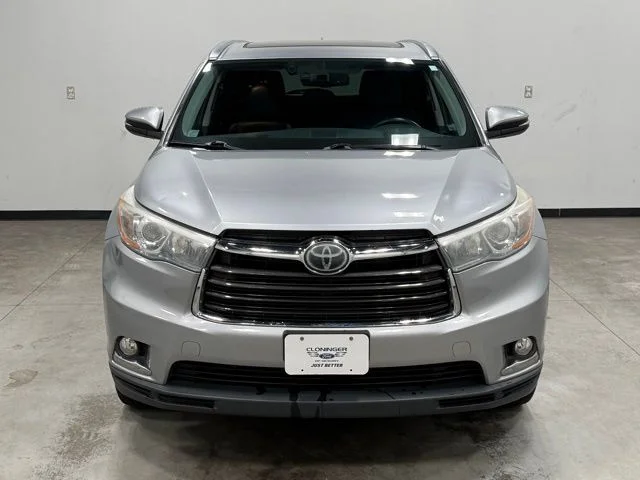 Used 2016 Silver Toyota Limited Platinum V6 image 4