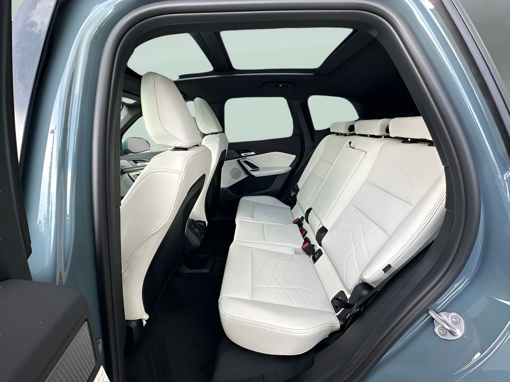 New 2026 Cape York Green Metallic BMW xDrive28i image 22