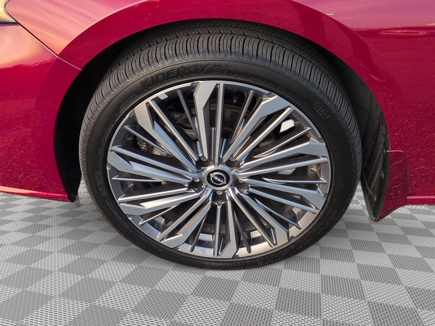 Used 2025 Scarlet Ember Nissan SL image 8