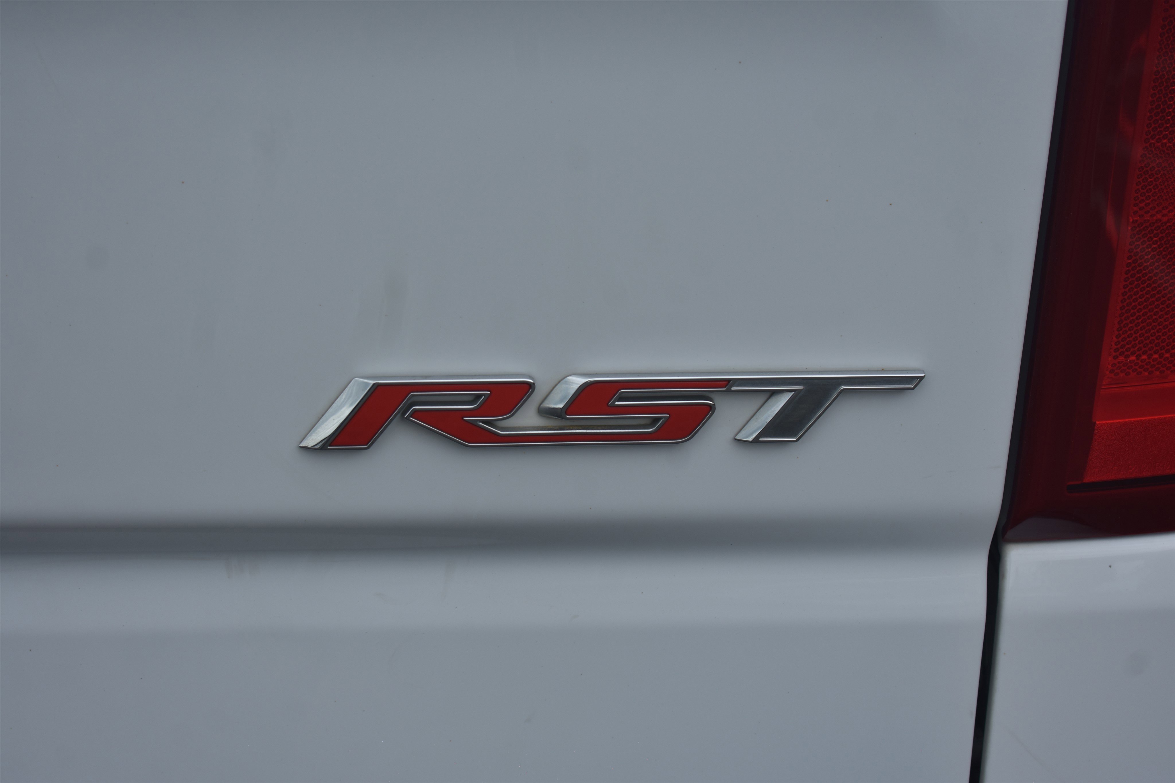 Used 2024 Summit White Chevrolet RST image 8
