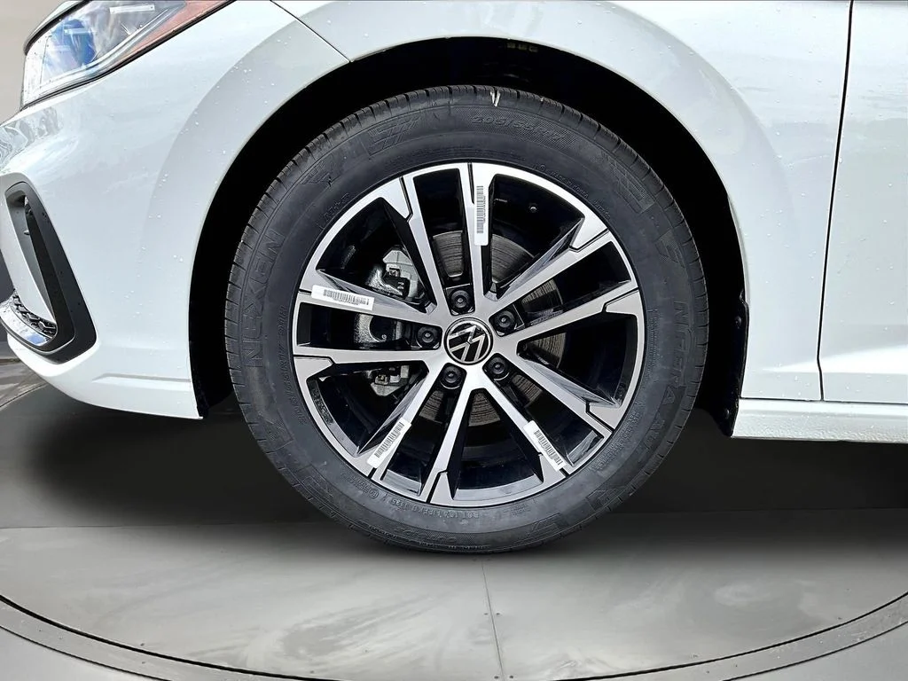New 2026 Pure White Volkswagen 1.5T Sport image 13
