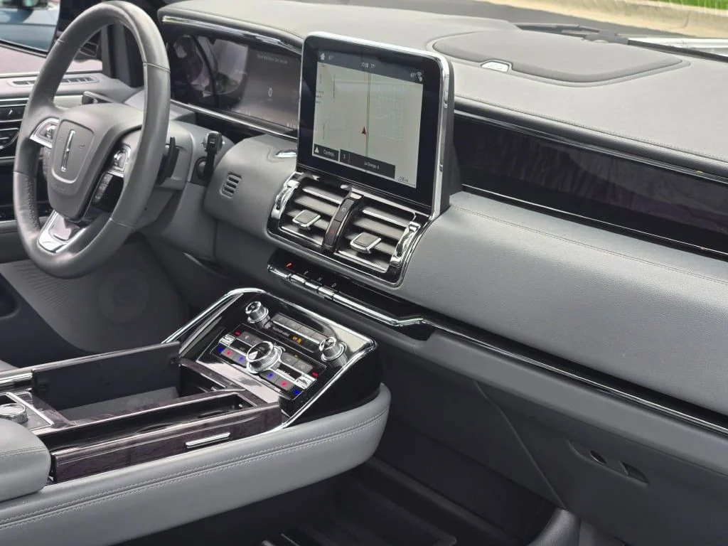 Used 2019 Silver Lincoln Reserve image 10