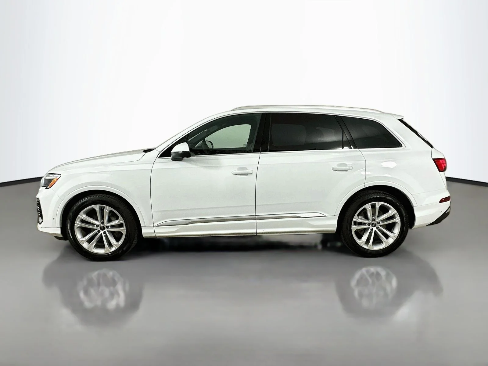 Used 2026 White Audi  image 8