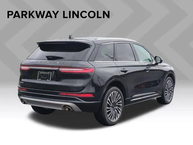 Used 2022 Black Lincoln Reserve image 5