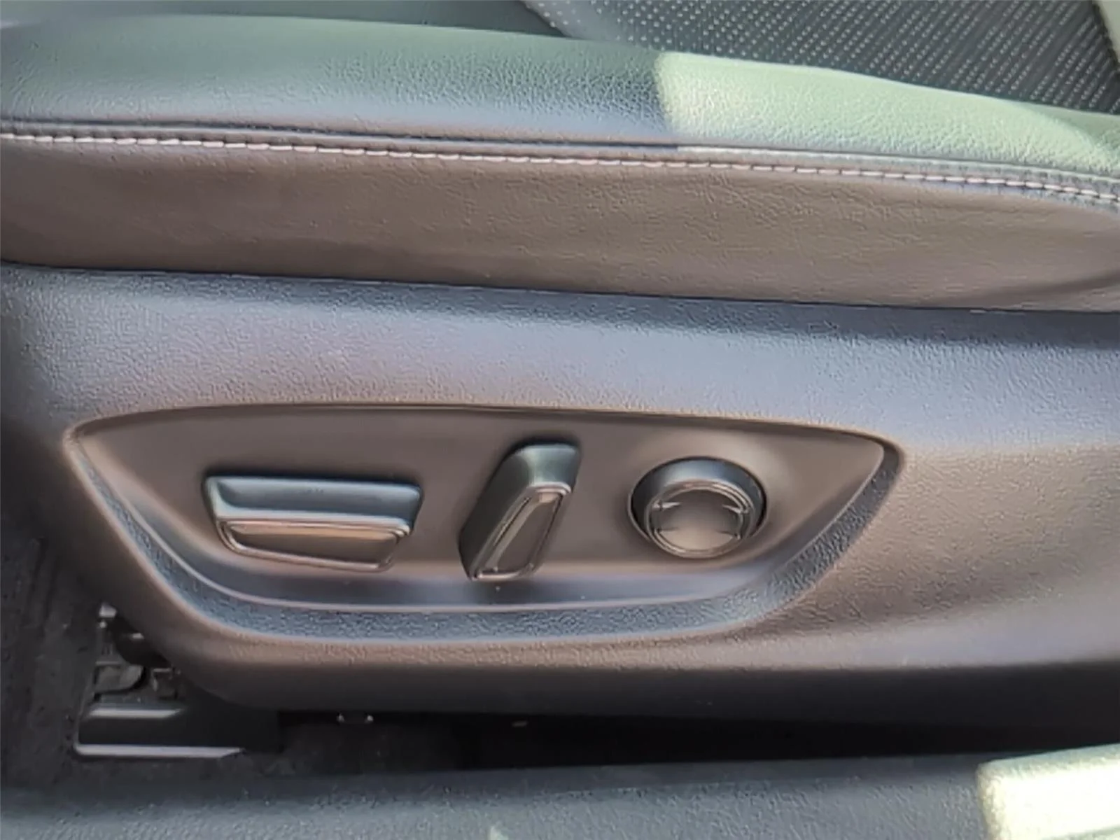 Used 2023 Wind Chill Pearl Toyota XSE image 19