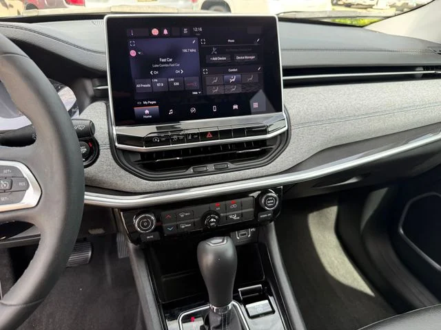 Used 2022 Gray Jeep Latitude image 19
