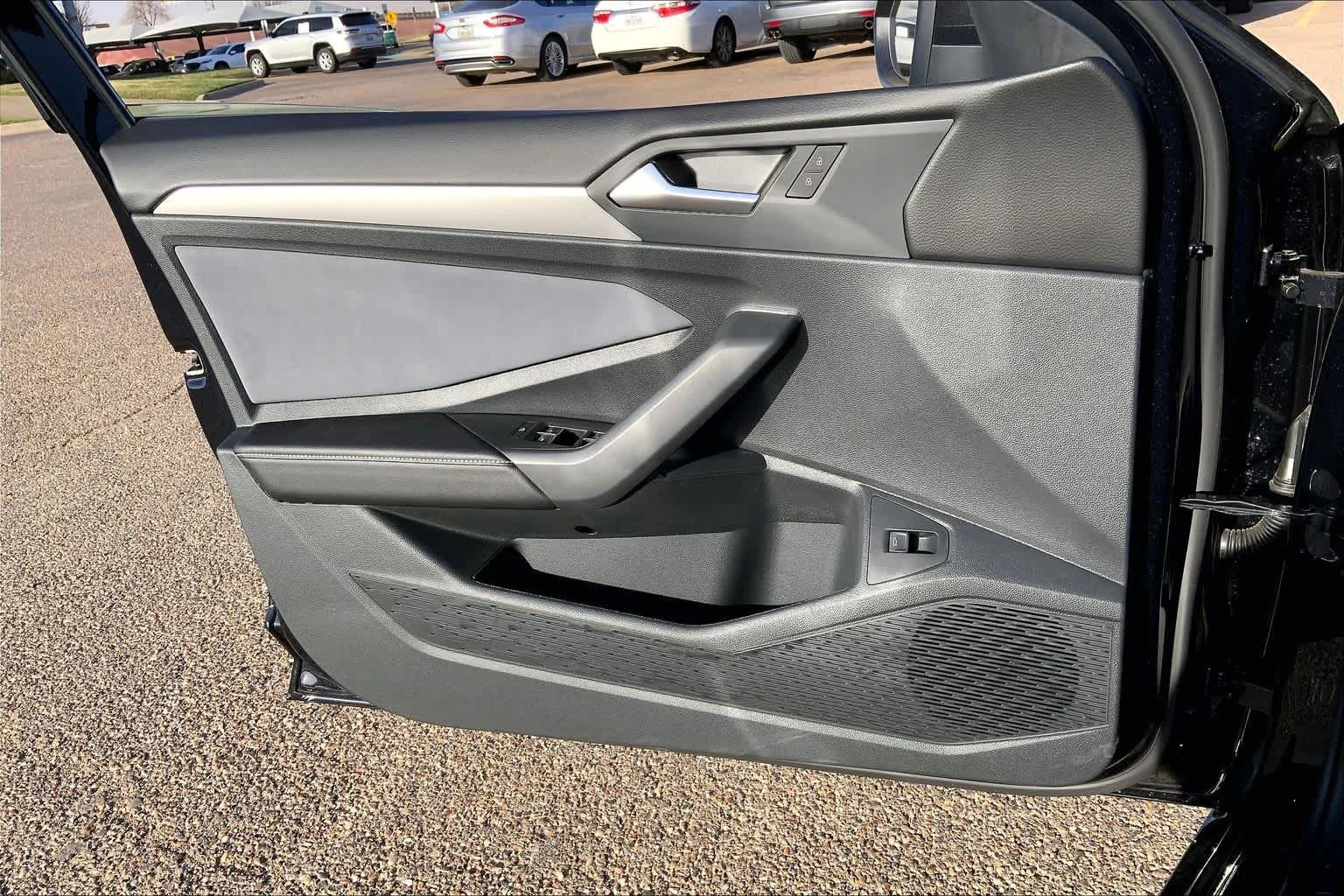 New 2026 Deep Black Pearl Volkswagen SE image 10