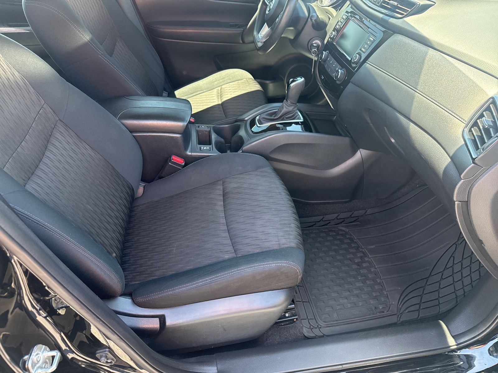 Used 2018  Nissan S image 23