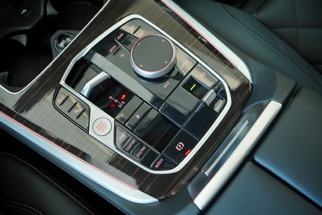 Used 2026 Brooklyn Grey Metallic BMW sDrive40i image 19