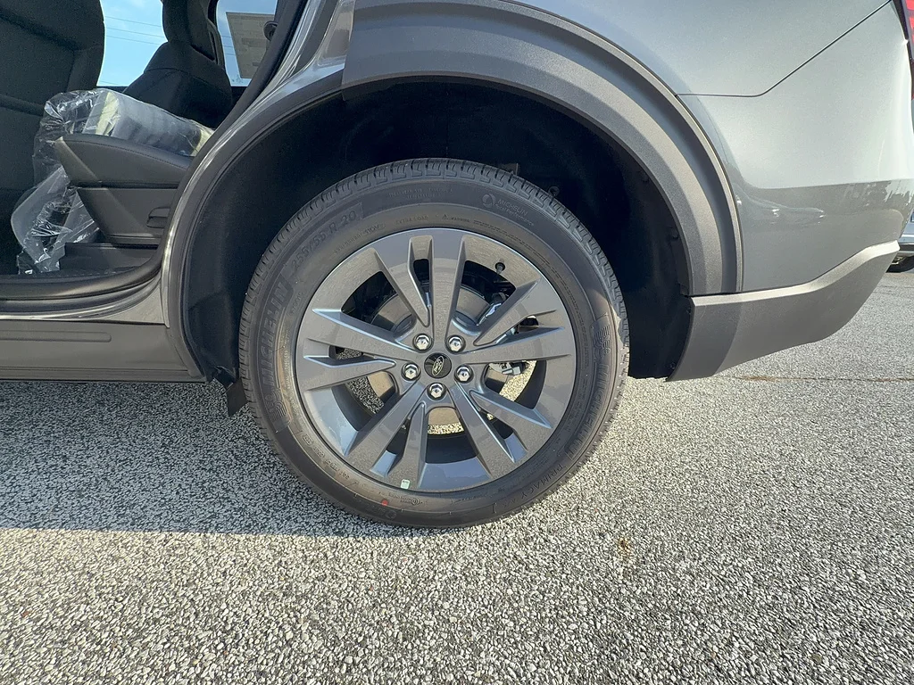 New 2026 Carbonized Gray Metallic Ford Active image 27