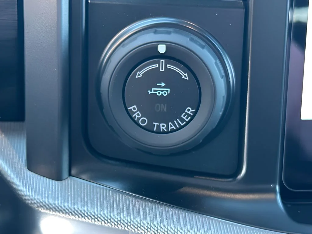 New 2025 Carbonized Gray Metallic Ford LARIAT image 27