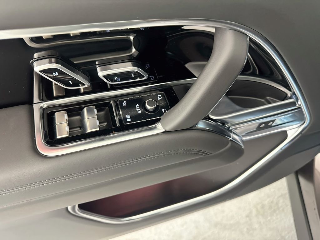 New 2026 Charente Grey Land Rover SE image 18