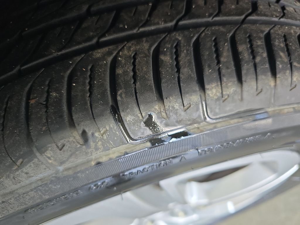 Used 2018 Gray GMC SLE image 27