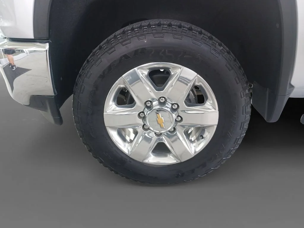 Used 2022 Silver Ice Metallic Chevrolet LTZ image 15