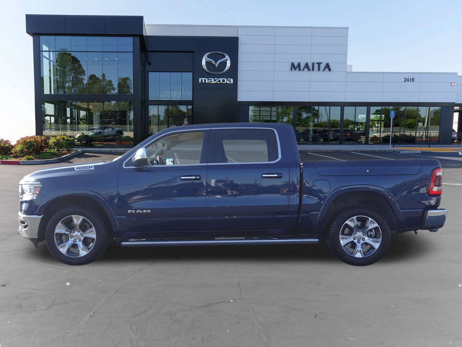 Used 2020 Patriot Blue Pearlcoat Ram Laramie image 7