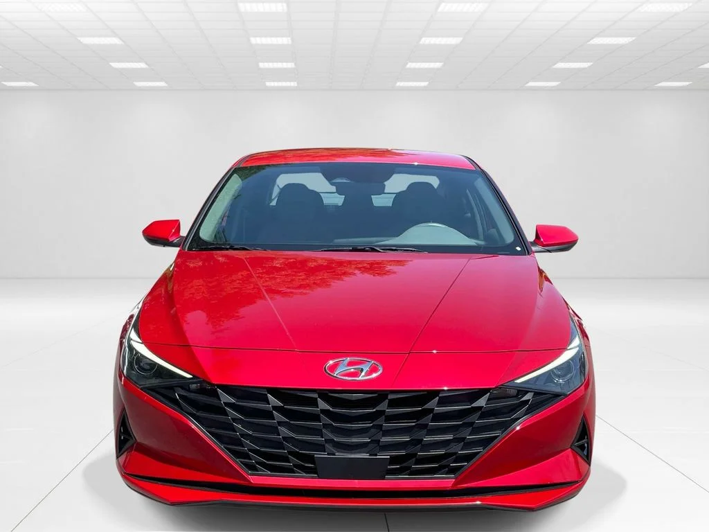 Used 2023 Red Hyundai SEL image 2