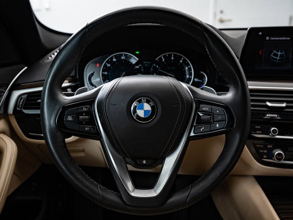 Used 2019 Jet Black BMW 540i image 40