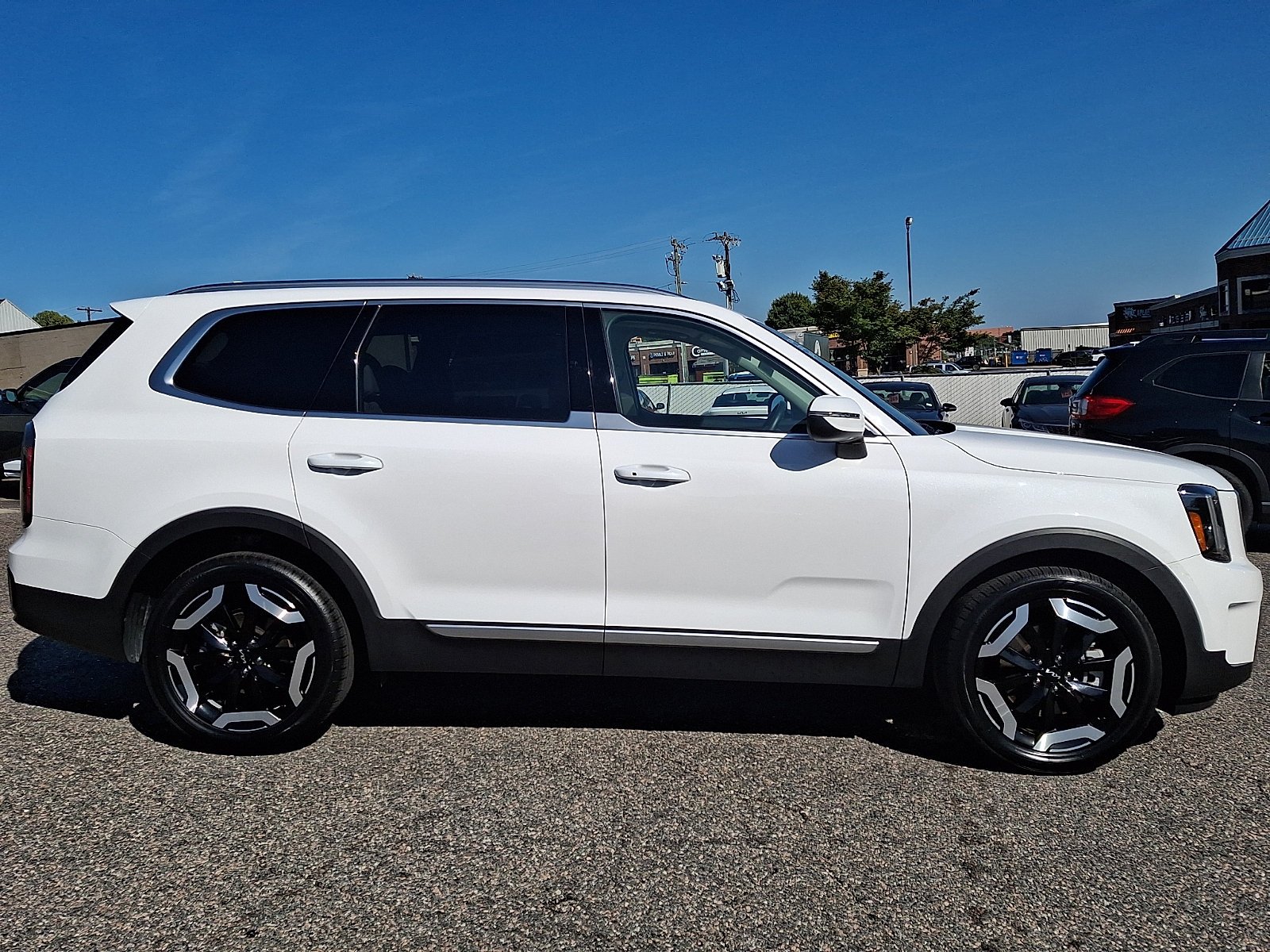 Used 2024 Glacial White Pearl Kia EX image 7