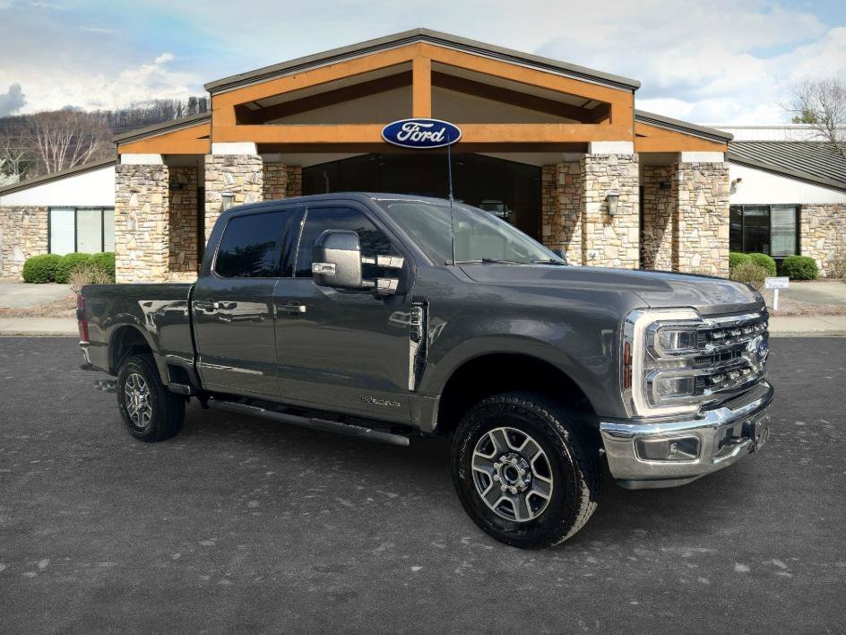 Used 2024 Gray Metallic Ford LARIAT image 3