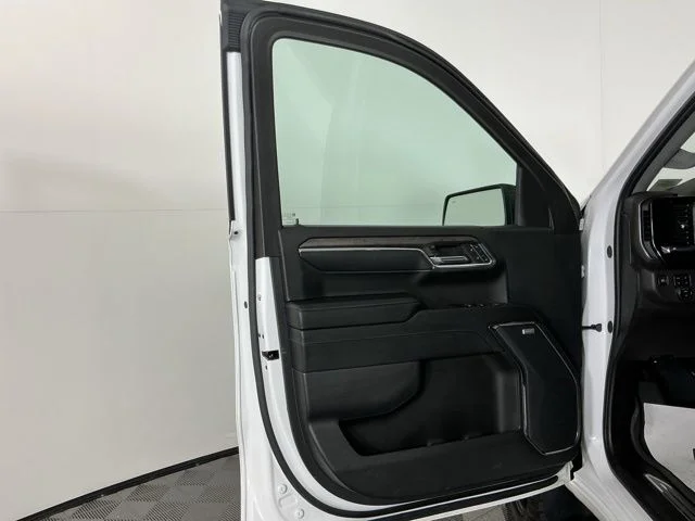Used 2024  Chevrolet LTZ image 13