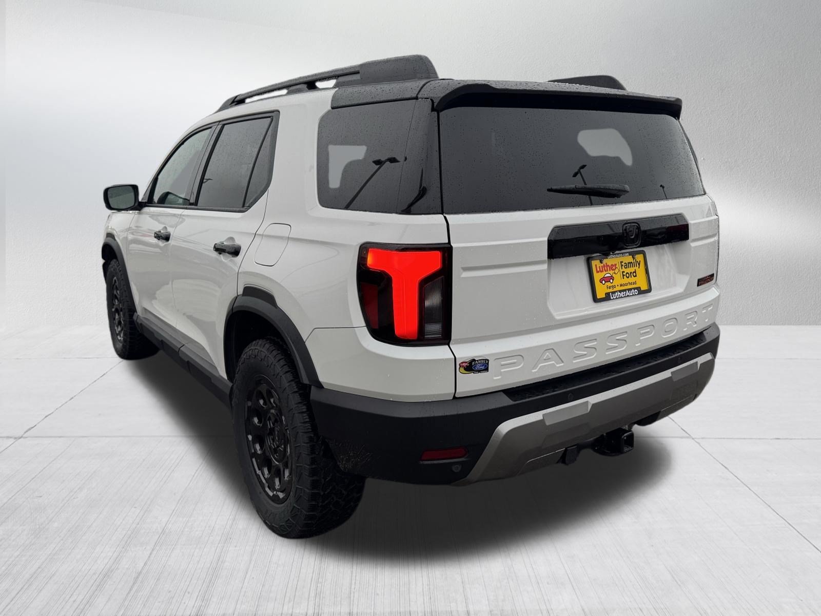 Certified Used 2026 Platinum White Pearl Honda TrailSport Elite Blackout image 5