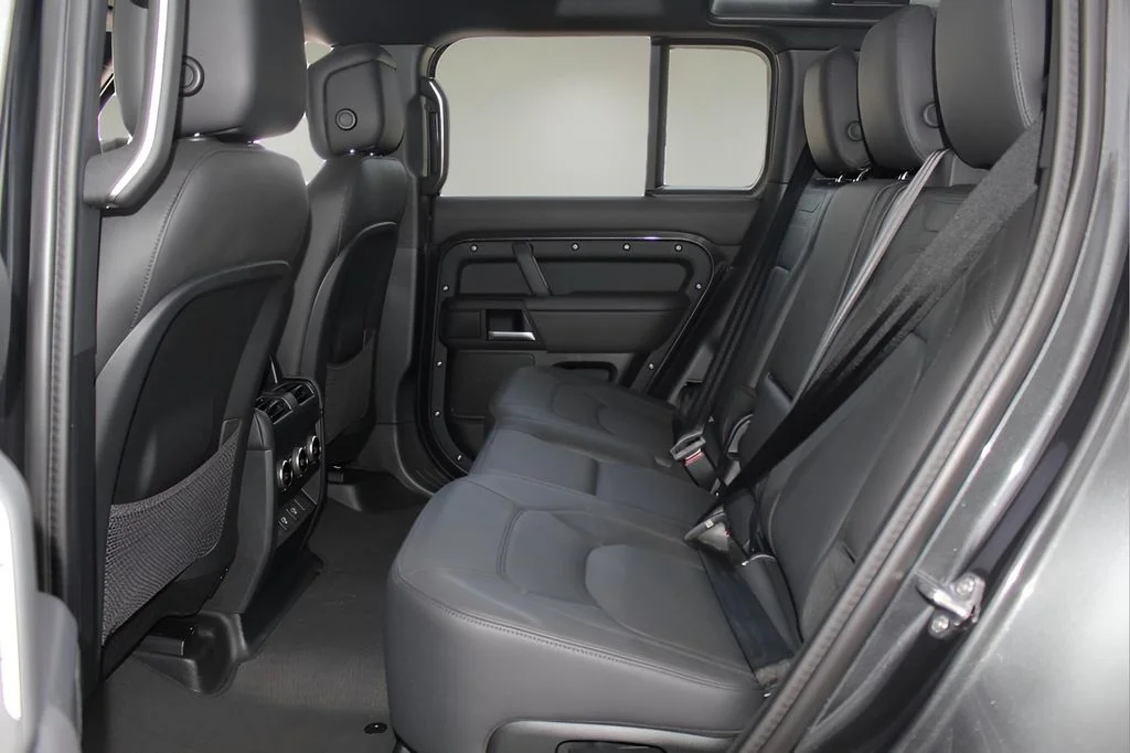 2025 Land Rover Defender S - Photo 13