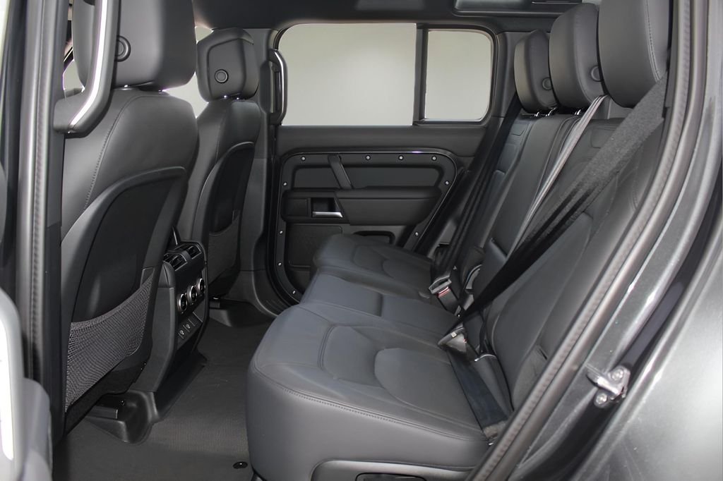 2025 Land Rover Defender S - Photo 13