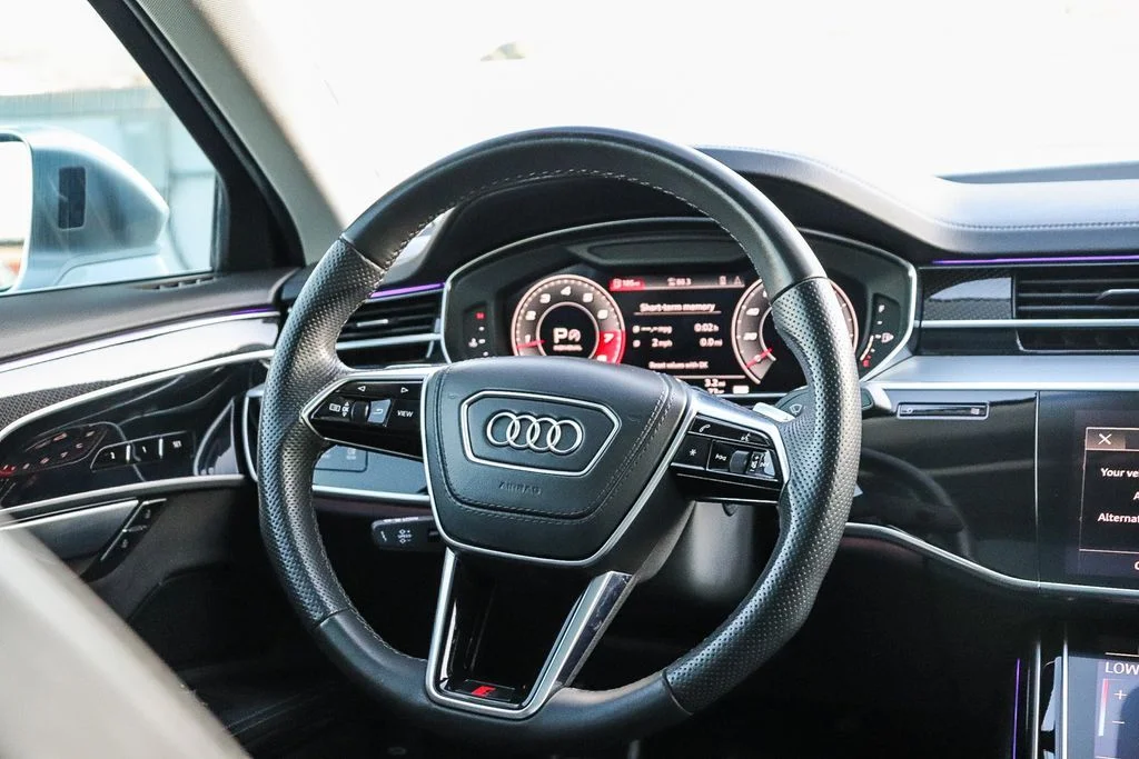 Used 2022  Audi 4.0T image 17