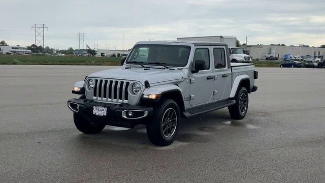 Used 2022 Silver Zynith Clearcoat Jeep Overland image 4