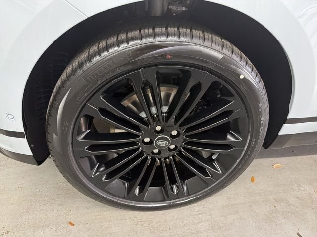 New 2026 Arroios Grey Land Rover Dynamic SE image 28