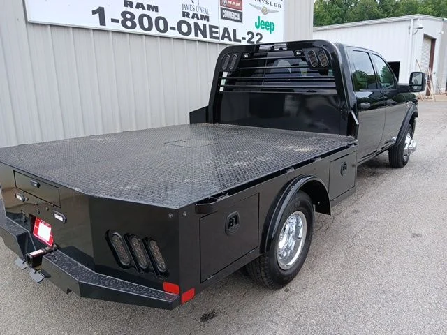 New 2026 Diamond Black Crystal Pearl-Coat Exterior Paint RAM Tradesman image 3