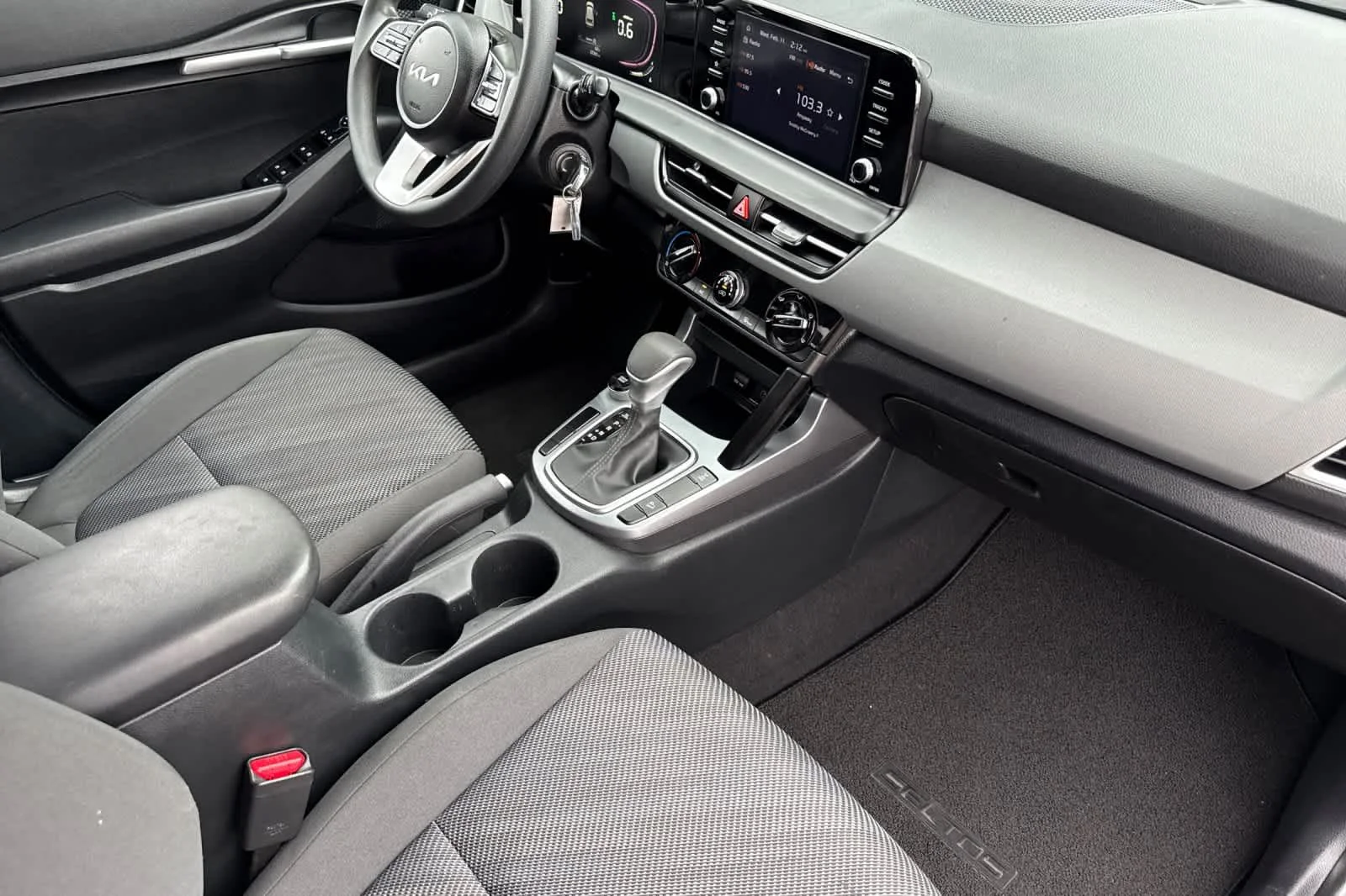 Used 2024 Snow White Pearl Kia LX image 17