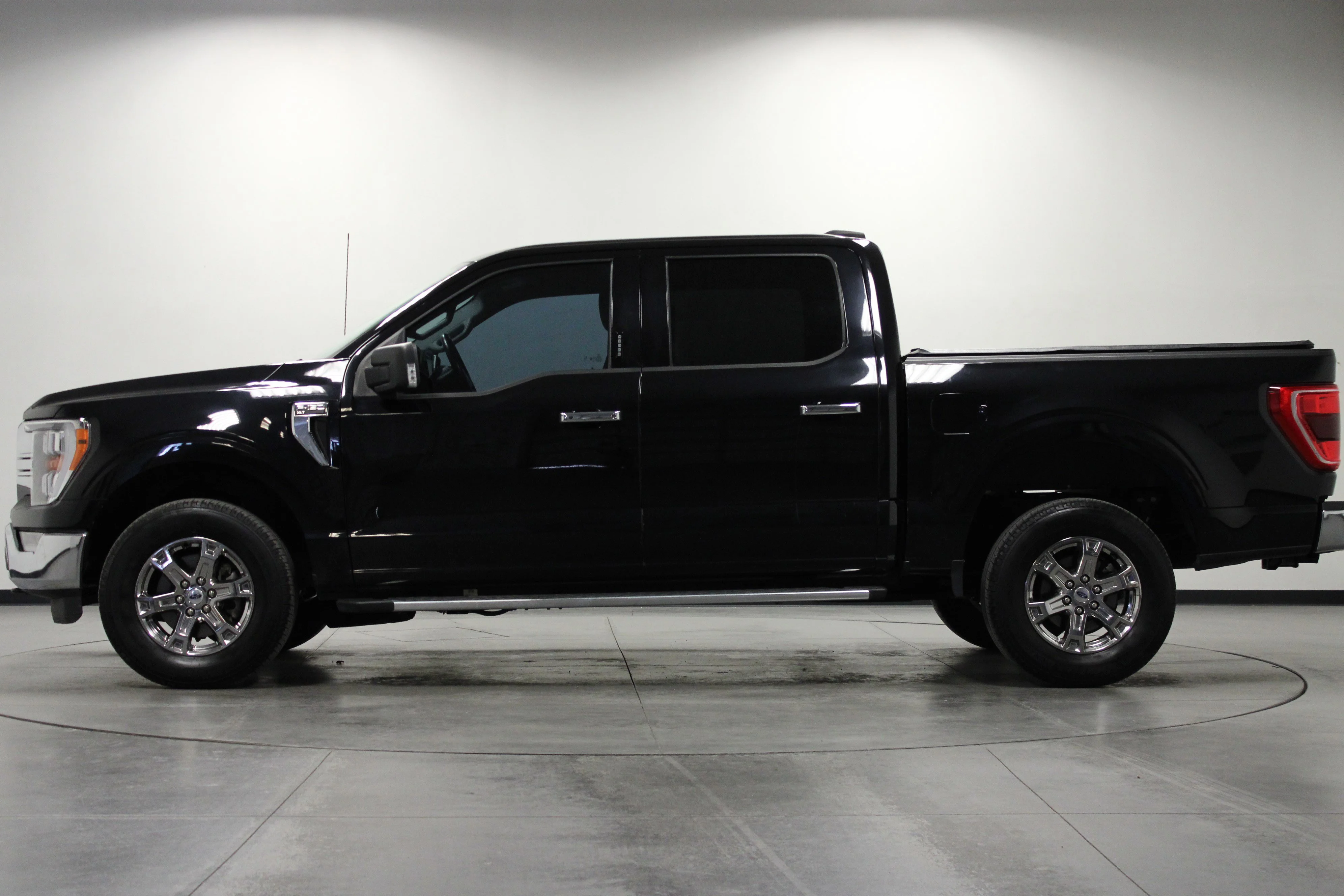Used 2022 Agate Black Metallic Ford XLT image 7