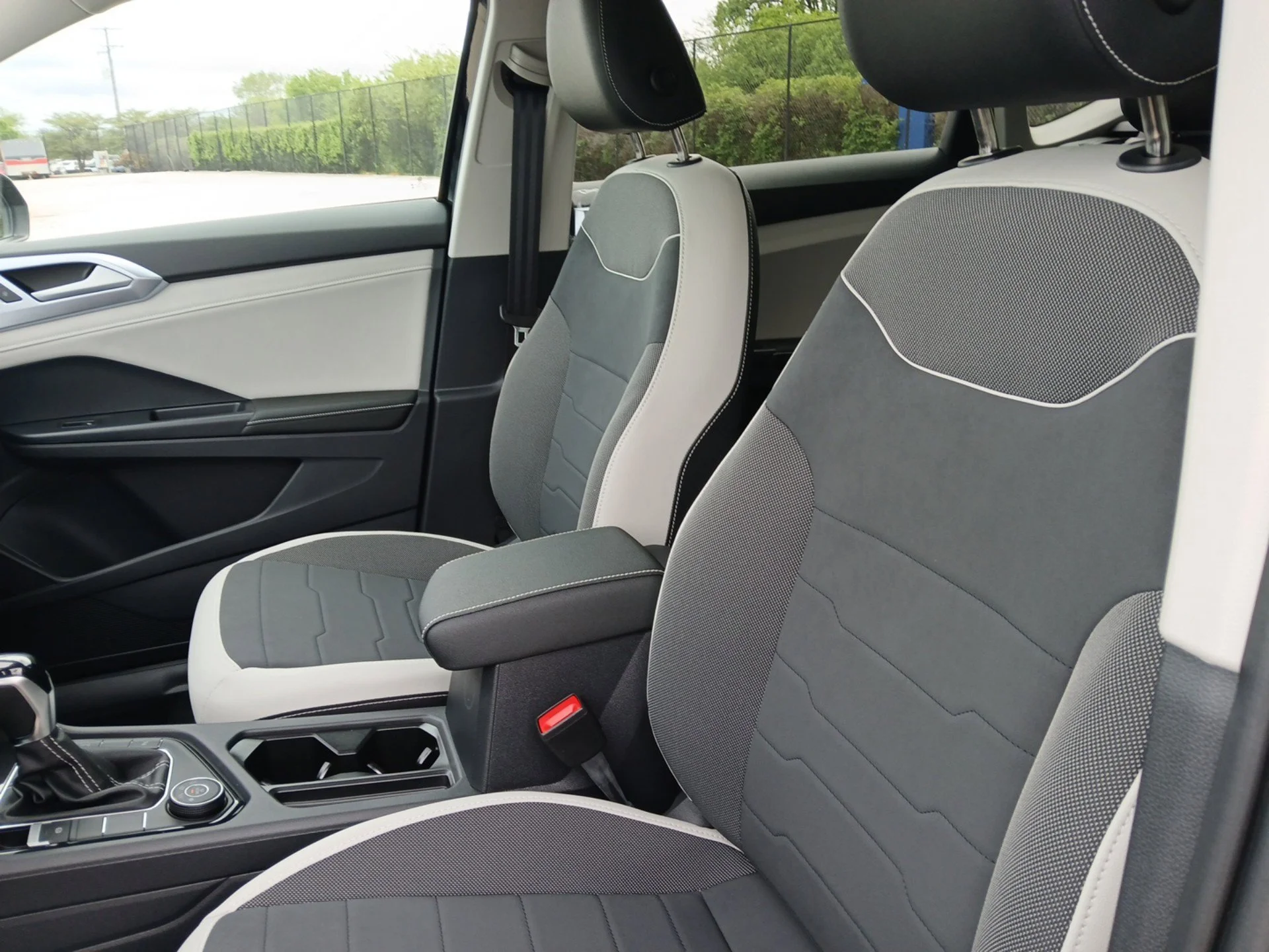 New 2026 Deep Black Pearl Volkswagen 1.5T SE image 20