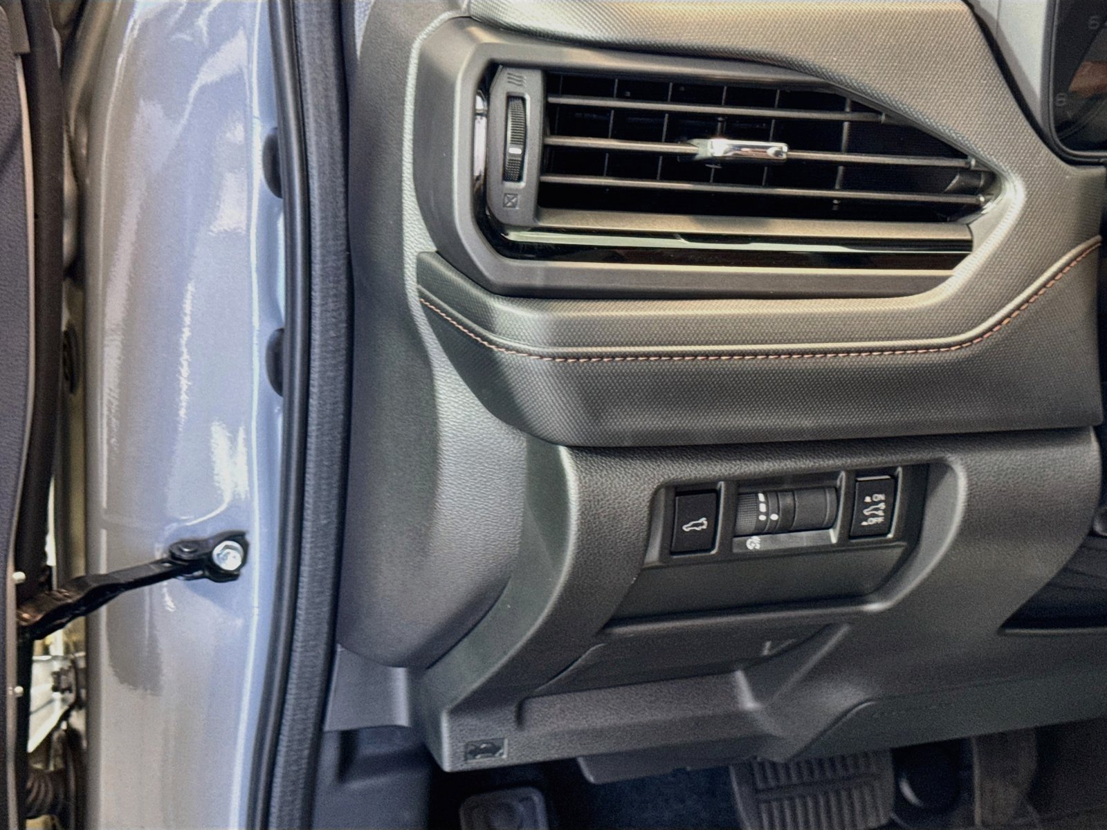 Used 2026 River Rock Pearl Subaru Touring image 10