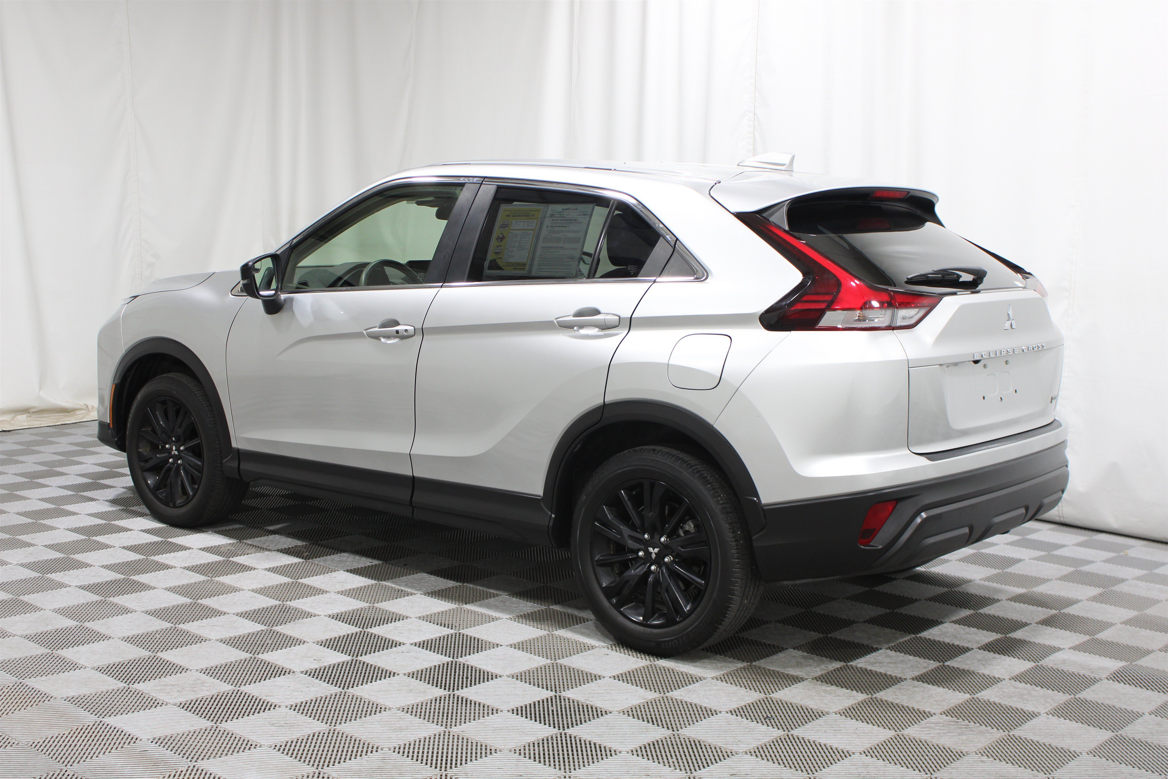 Used 2024 Alloy Silver Metallic Mitsubishi LE image 30