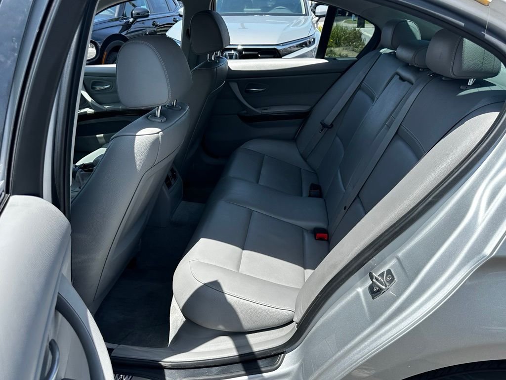 Used 2011 Silver BMW 328i xDrive image 21