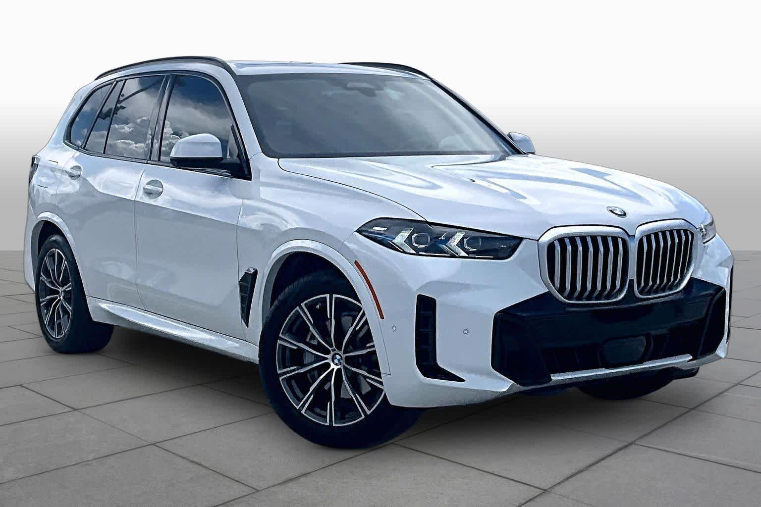 Used 2024 Alpine White BMW sDrive40i image 2