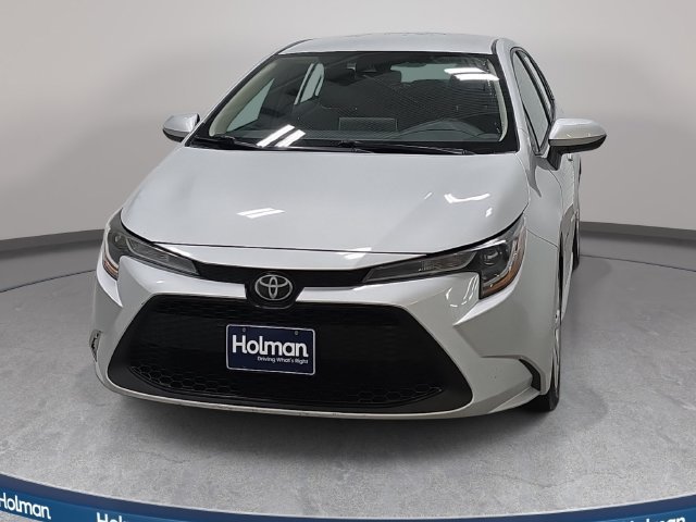 Used 2020 Silver Toyota LE image 3
