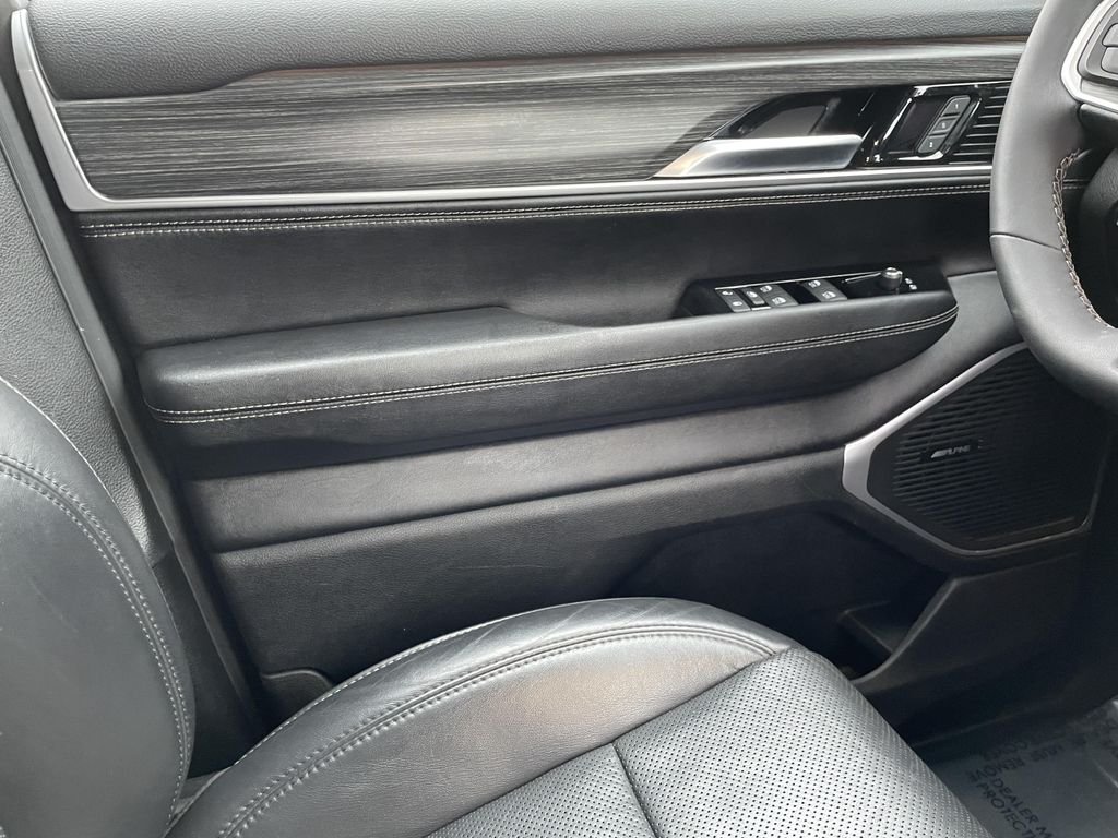 2023 Jeep Wagoneer Series III - Photo 14