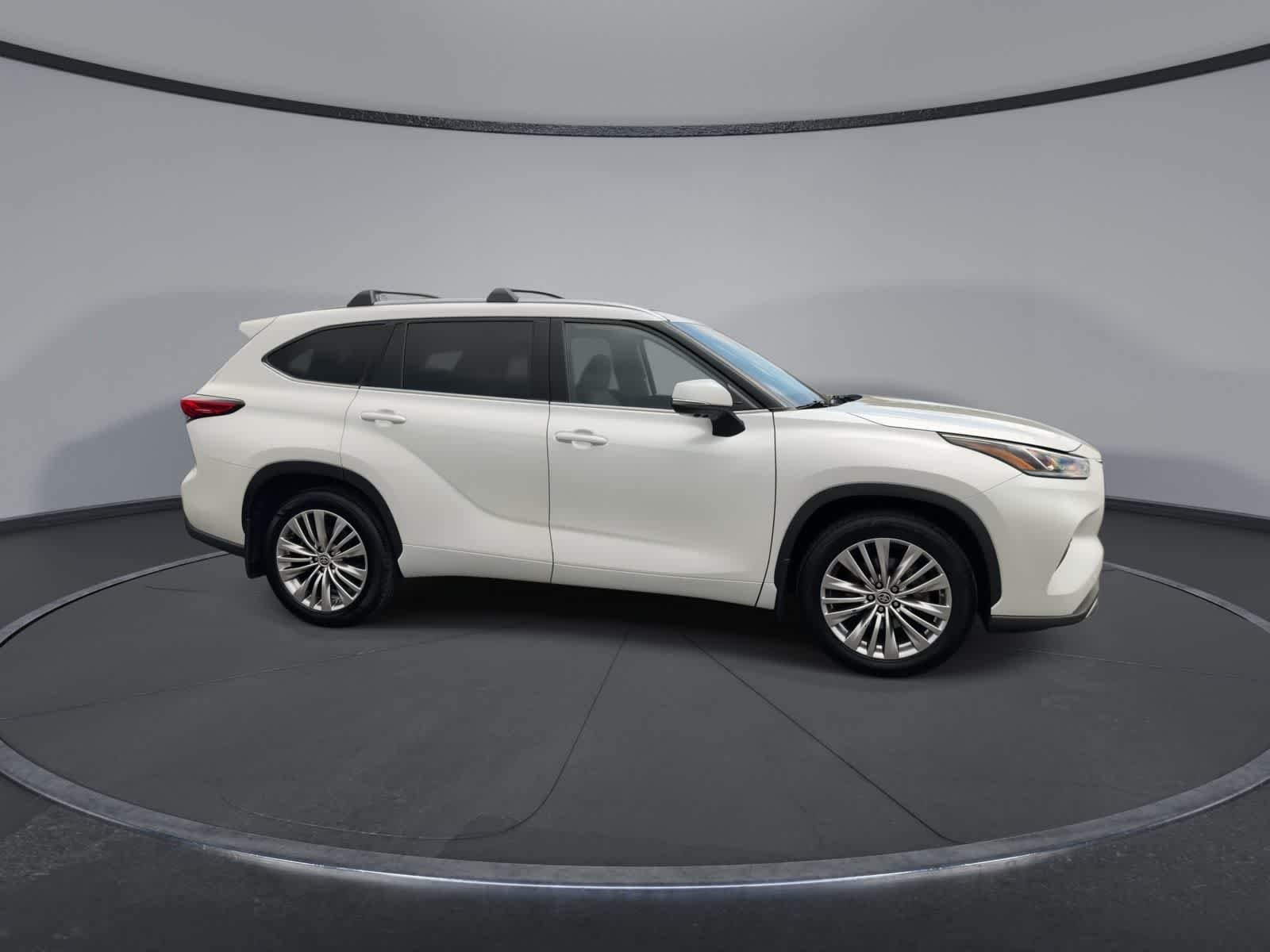Used 2023 Wind Chill Pearl Toyota Platinum image 9